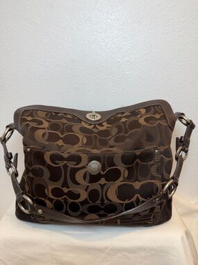 Coach Chelsea Signature Turn Lock Shoulder Bag 🤎